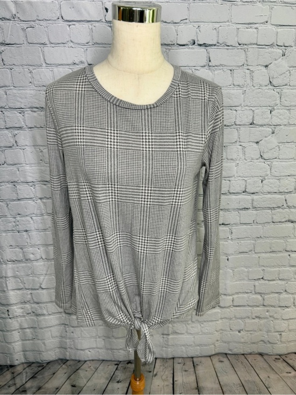 Agnes & Dora Plaid Tie Front Top Size Small Gray Long Sleeve Glen Plaid